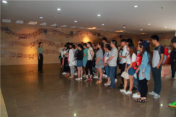 2016062808401262.jpg 我院学生党员赴鄂豫皖革命纪念馆开展“两学一做”党日活动
