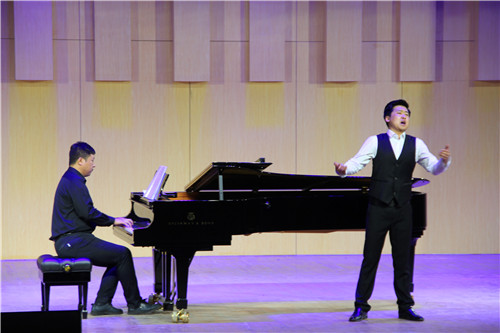 2016061208542713.jpg 我院青年教师冯志东个人独唱音乐会亮相音乐厅