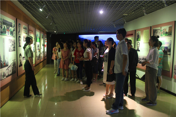 2016062808401210.jpg 我院学生党员赴鄂豫皖革命纪念馆开展“两学一做”党日活动